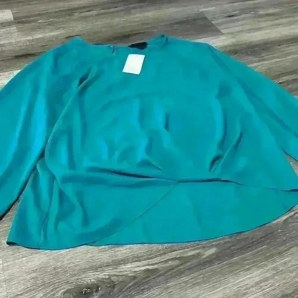 Karen Kane long sleeve top